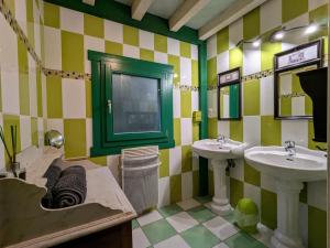 Maisons de vacances Chalet cosy avec spa et sauna, animaux admis - FR-1-589-673 : photos des chambres