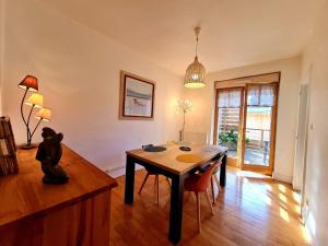 Bel appart au centre avec terrasse et parking - FR-1-589-674