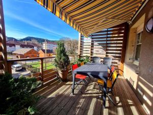 Bel appart au centre avec terrasse et parking - FR-1-589-674