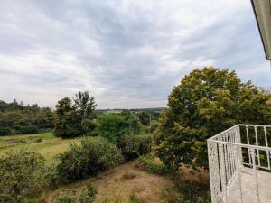 Maisons de vacances Pavillon de chasse 19eme, 2 chambres, jardin, proche GR46, WiFi - FR-1-591-626 : photos des chambres