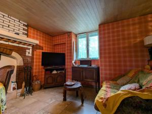 Maisons de vacances Pavillon de chasse 19eme, 2 chambres, jardin, proche GR46, WiFi - FR-1-591-626 : photos des chambres