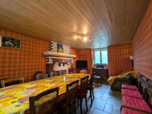 Maisons de vacances Pavillon de chasse 19eme, 2 chambres, jardin, proche GR46, WiFi - FR-1-591-626 : photos des chambres