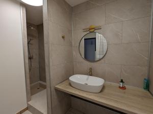 Appartements Gite renove avec parking a proximite de Saint-Die-des-Vosges - FR-1-589-675 : photos des chambres