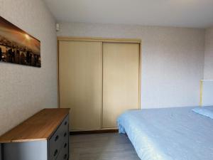 Maisons de vacances Sejour en Berry avec piscine interieure chauffee - FR-1-591-632 : photos des chambres