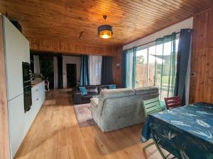 Maisons de vacances Sejour en Berry avec piscine interieure chauffee - FR-1-591-632 : photos des chambres