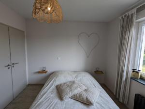 Maisons de vacances Maison spacieuse avec spa, animaux acceptes, pres d-Epinal - FR-1-589-680 : photos des chambres