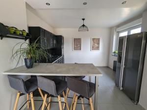 Maisons de vacances Maison spacieuse avec spa, animaux acceptes, pres d-Epinal - FR-1-589-680 : photos des chambres