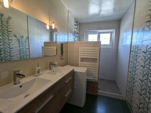 Maisons de vacances Maison spacieuse avec jardin prive et WIFI, proche Epinal - FR-1-589-681 : photos des chambres