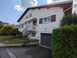 Maison spacieuse avec jardin privé et WIFI, proche Épinal - FR-1-589-681