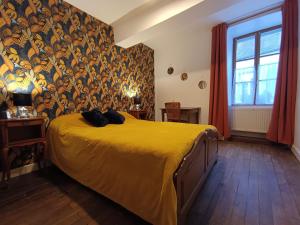 Maisons de vacances Maison medievale en Berry avec cour privative et tout inclus - FR-1-591-643 : photos des chambres