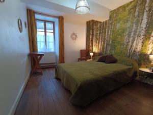 Maisons de vacances Maison medievale en Berry avec cour privative et tout inclus - FR-1-591-643 : photos des chambres