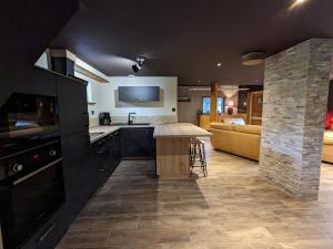 Maisons de vacances Chalet de charme pour 6 pers., proche ski, WiFi, parking, animaux admis - FR-1-589-683 : photos des chambres