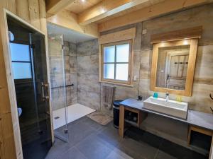 Maisons de vacances Chalet au coeur des Vosges avec sauna, terrasse et connexion WIFI - FR-1-589-692 : photos des chambres