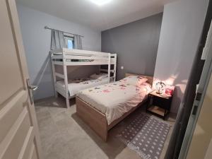 Maisons de vacances Gite familial proche du zoo de Beauval avec cour privative - FR-1-591-648 : photos des chambres