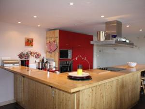 Maisons de vacances Gite spacieux avec jardin, proche Epinal, Wi-Fi - FR-1-589-686 : photos des chambres