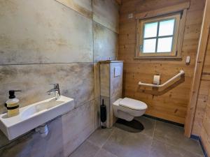 Maisons de vacances Chalet au coeur des Vosges avec sauna, terrasse et connexion WIFI - FR-1-589-692 : photos des chambres