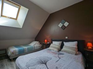 Maisons de vacances Maison spacieuse et contemporaine avec parking, velos et baby-foot en Berry - FR-1-591-649 : photos des chambres