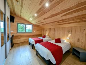 Maisons de vacances Villa spacieuse avec spa et billard, WiFi, parking prive - FR-1-589-698 : photos des chambres