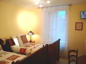 B&B / Chambres d'hotes Suite familiale au Prieure avec acces parc et grandes chambres - FR-1-589-736 : photos des chambres