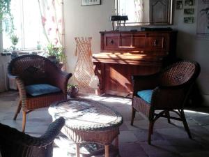 B&B / Chambres d'hotes Suite familiale au Prieure avec acces parc et grandes chambres - FR-1-589-736 : photos des chambres