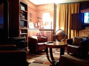 B&B / Chambres d'hotes Suite familiale au Prieure avec acces parc et grandes chambres - FR-1-589-736 : photos des chambres