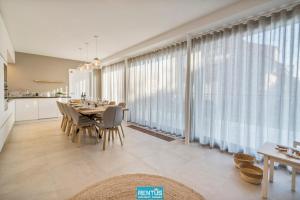 Villa Sailing-large luxury house in quiet location