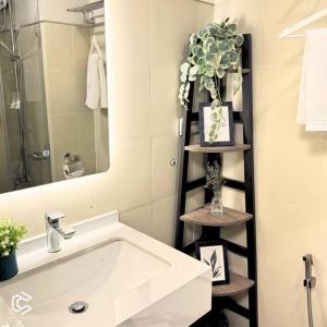 Crib2Go Benz Suite with Pool View