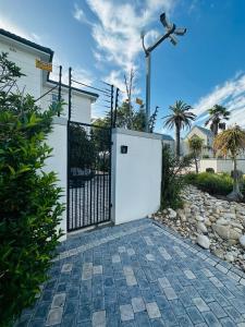 Charming Flatlet Near the Amazing Sunset Beach