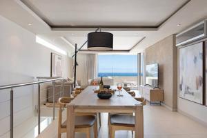 Camps Bay Grace - Villa with pool and ocean views