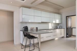 Camps Bay Grace - Villa with pool and ocean views