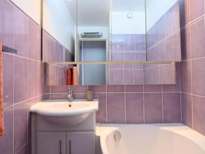 Marina lumineuse avec terrasses et plage privée à Cap dAgde - FR-1-387-181