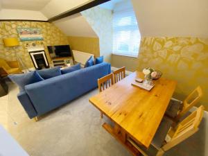 April Lodge The Beach Hut - 1Bed Apartment Near the Beach-Parking-Couples-Friends-Professionals