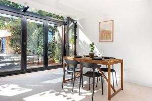 Villas Maison Moderne avec Piscine : photos des chambres