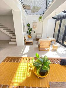 Villas Maison Moderne avec Piscine : photos des chambres