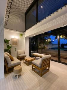 Villas Maison Moderne avec Piscine : photos des chambres