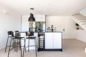 Villas Maison Moderne avec Piscine : photos des chambres