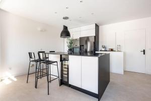 Villas Maison Moderne avec Piscine : photos des chambres