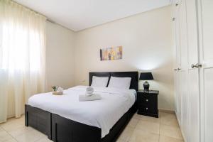 Elegant Apartment Steps from Attractions