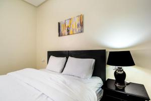 Elegant Apartment Steps from Attractions