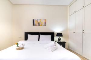 Elegant Apartment Steps from Attractions