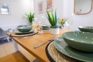 Cedar House - Air Host & Stay