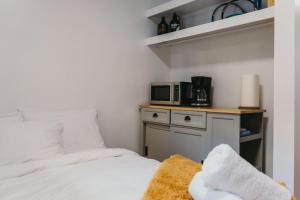 The Dorm Ski-In Ski-Out Studio, Pool and Gym