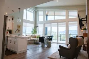 The Luna, New Penthouse w Patio, Lake and Mtn Views - Hemlock Valley