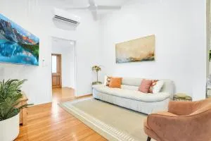 Buchan House Verandah Suite - East Trinity