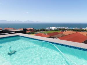 201 & 210 Mossel Cove