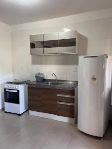 Espaço com Apartamentos Rústicos em Terreno Arborizado, Vaga de Garagem, Ar Condicionado, WiFi