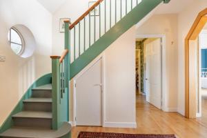 Umbrella Pines - Clifftop Home, stunning Views