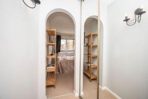 Cosy 2 bedroom flat close to Tower Bridge with free parking