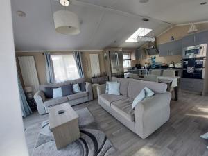 Tulip Lodge at Oakdene - Passes included free!