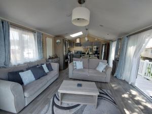 Tulip Lodge at Oakdene - Passes included free!